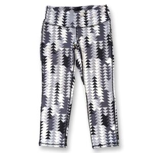 GapFit Power Crop Leggings Womens Size XS Black Grey Geometric Triangle Capri